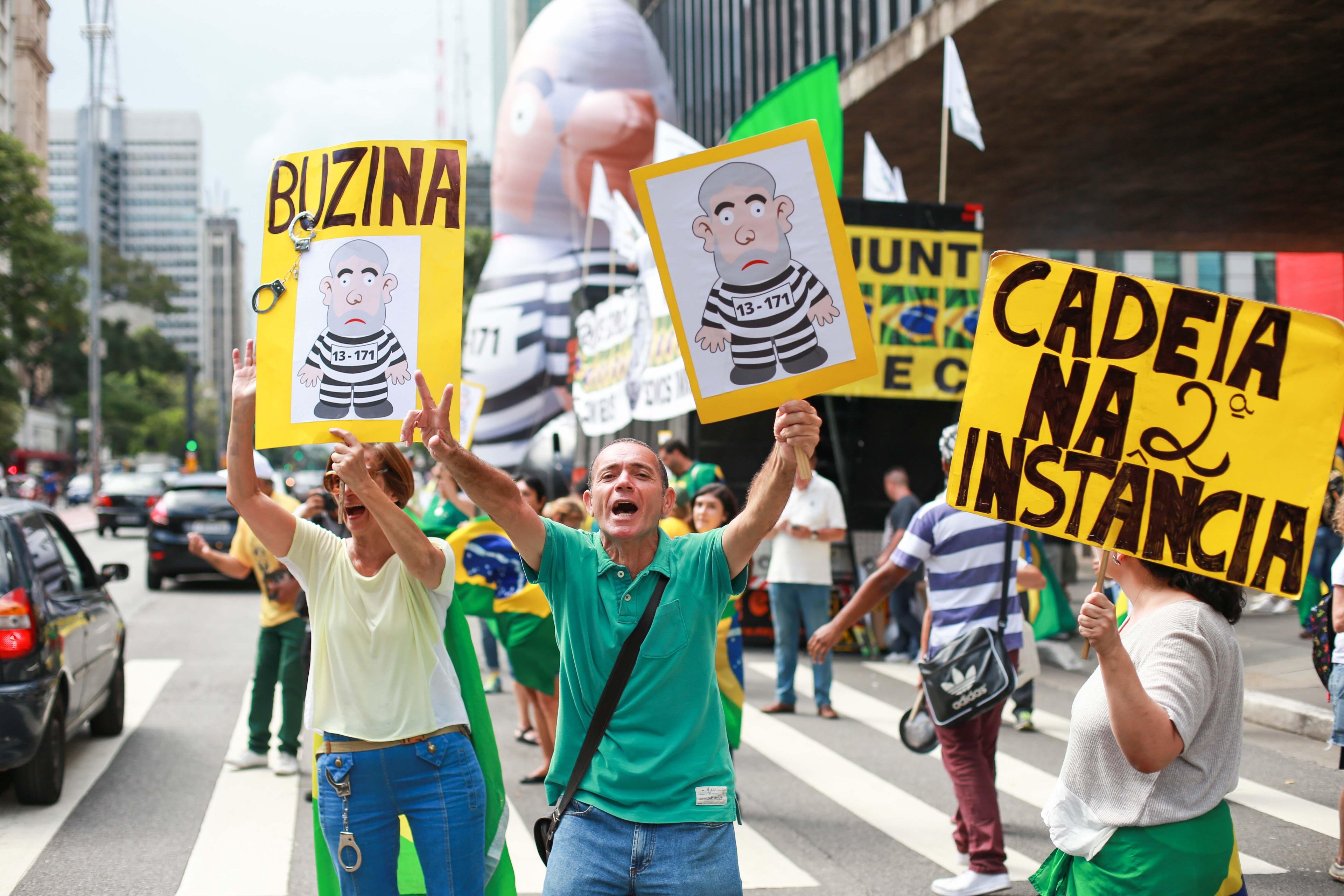 Protesto realizado em frente ao Museu de Arte de S&atilde;o Paulo (Masp), na Avenida Paulista, nesta quarta-feira