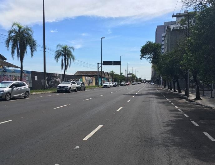 Mau&aacute; tinha ares de deserta devido aos poucos carros que a utilizavam