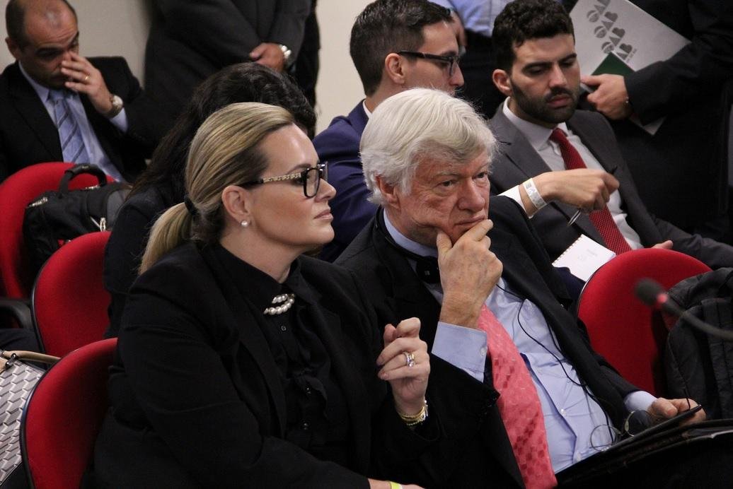 Representante do ex-presidente em a&ccedil;&atilde;o na ONU Geoffrey Robertson questionou postura de promotor e desembargadores