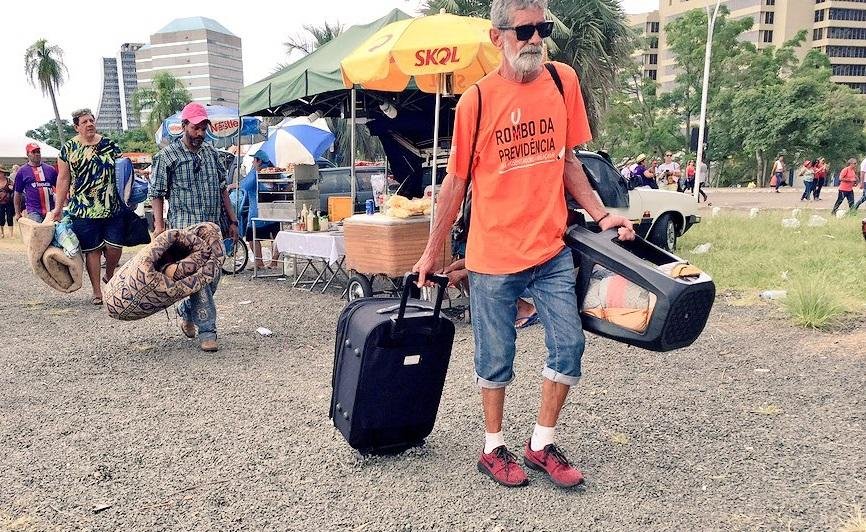 Apoiadores de Lula come&ccedil;am a deixar o Anfiteatro P&ocirc;r do Sol