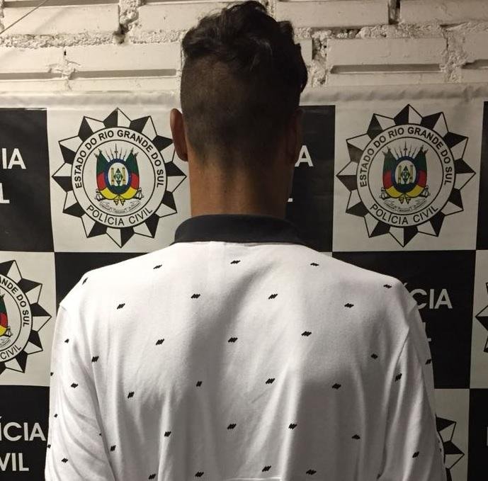Homem &eacute; suspeito de ter assaltado &ocirc;nibus em Porto Alegre