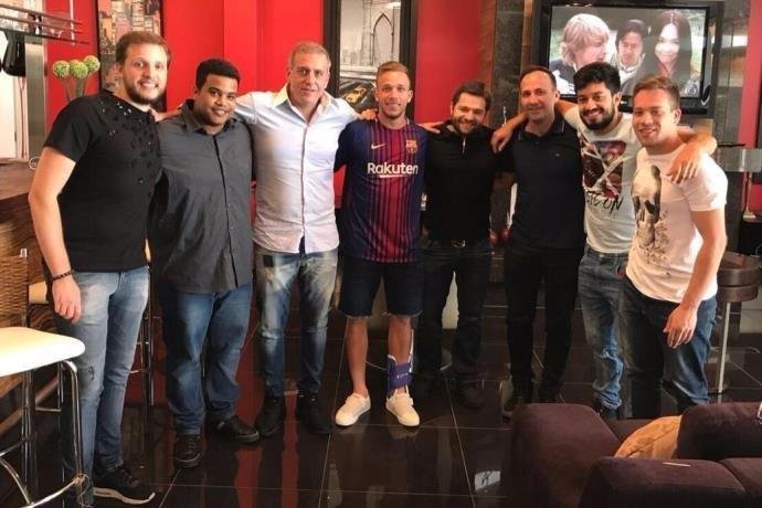 Foto do jogador com camisa do clube espanhol gerou descontentamento