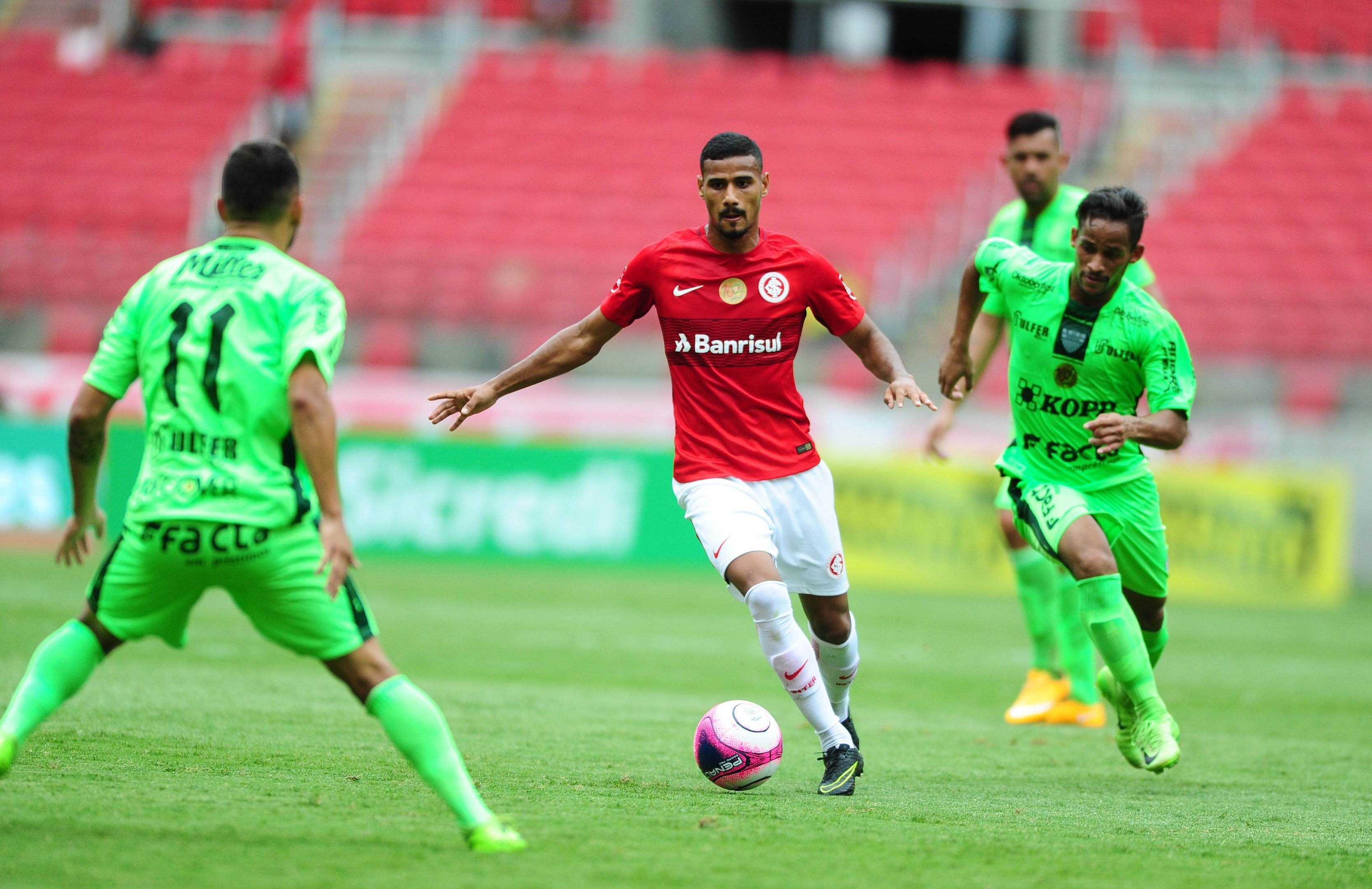 Melo fez quest&atilde;o de destacar a evolu&ccedil;&atilde;o defensiva do Inter neste primeiro m&ecirc;s de atividades