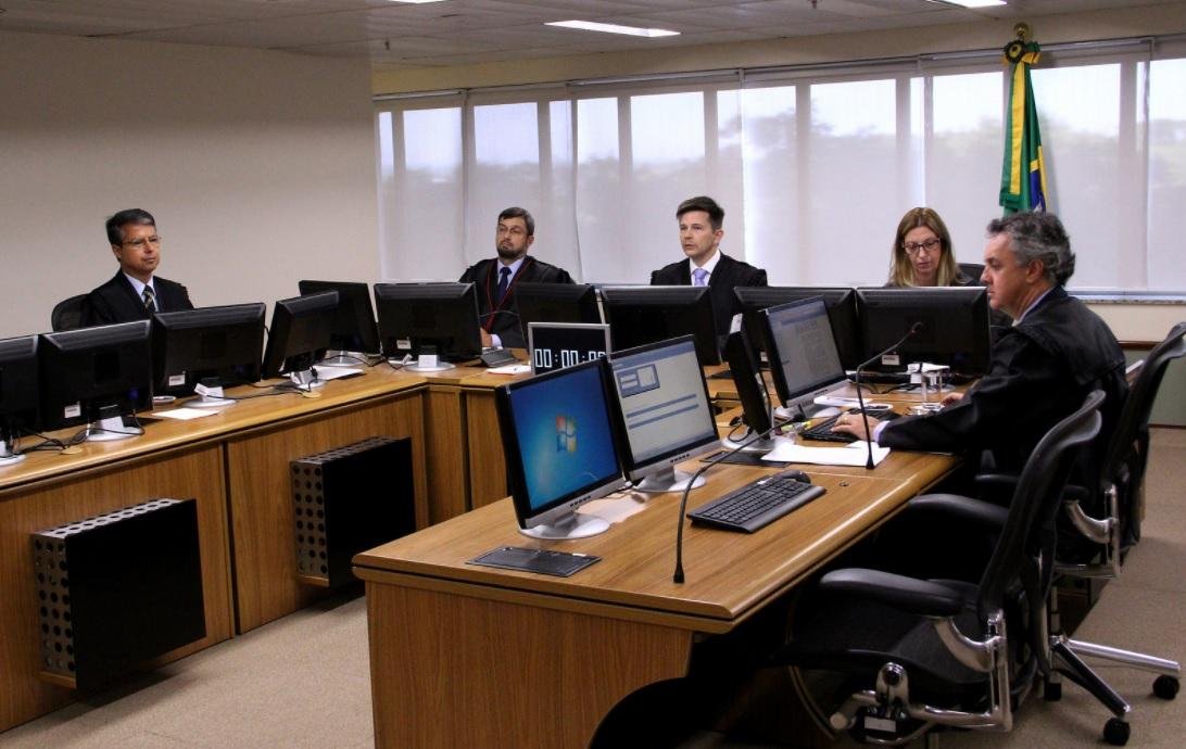 Juristas veem dificuldade para candidatura de Lula e se dividem sobre senten&ccedil;a