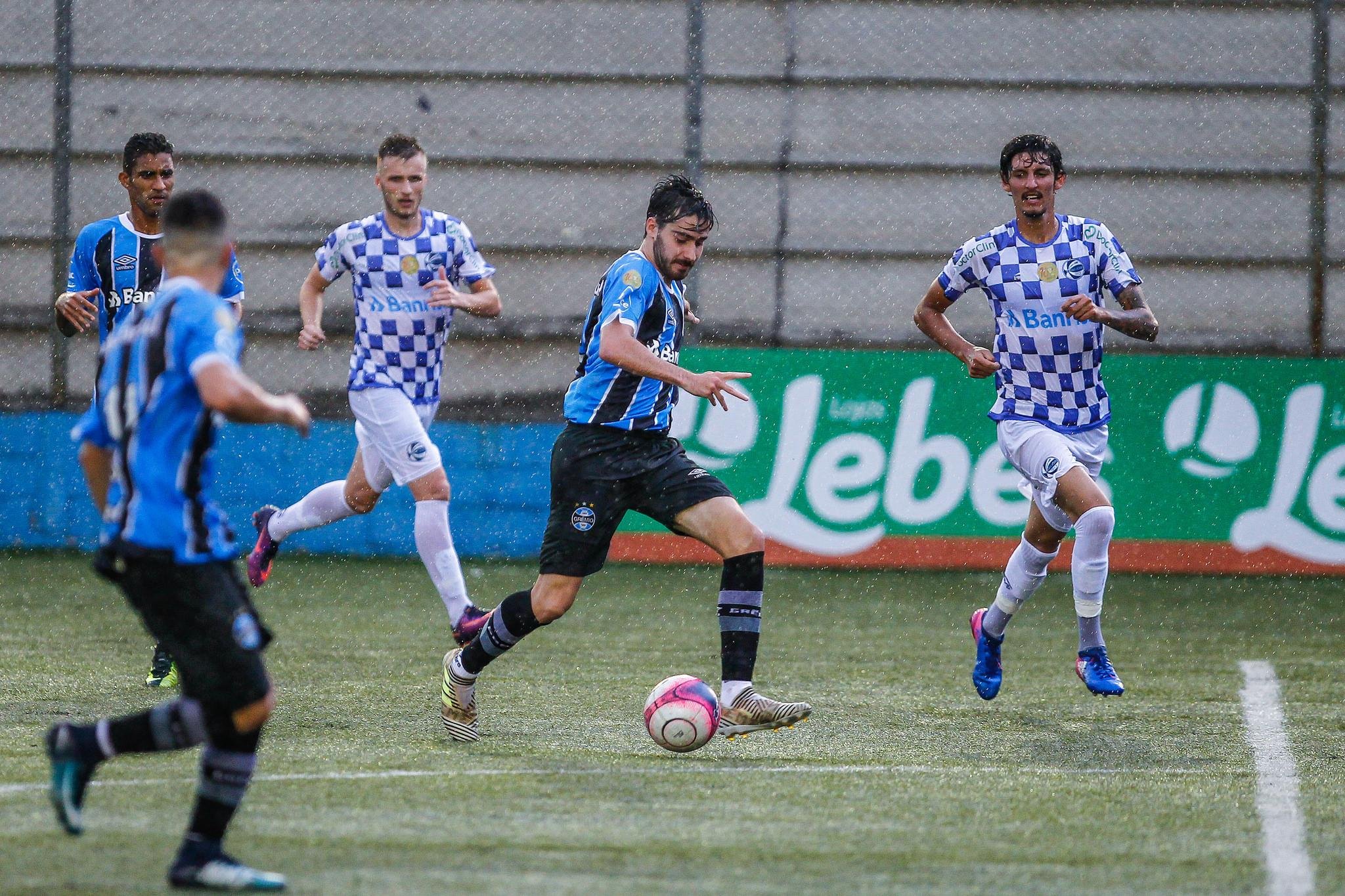 Tricolor desabou no segundo tempo e sofreu 2 a 0 no Passo da Areia