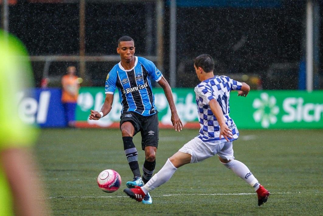 Jogadores admitem que derrotas deixam tarefa mais dif&iacute;cil para titulares do Gr&ecirc;mio