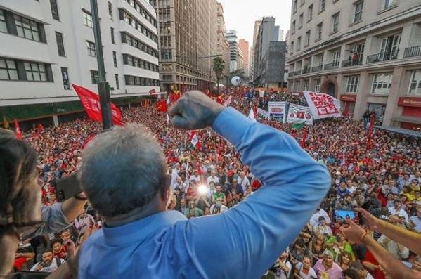 TRF4 manteve condena&ccedil;&atilde;o de Lula e ampliou a pena