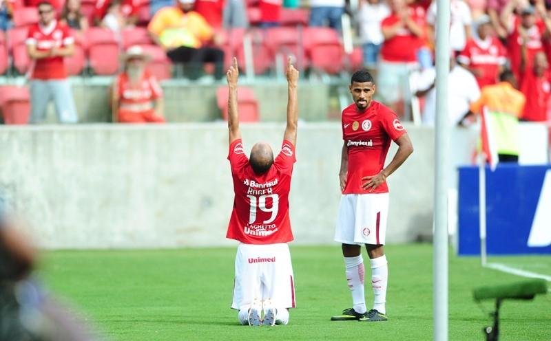 Roger marcou dois gols na vit&oacute;ria sobre o Avenida