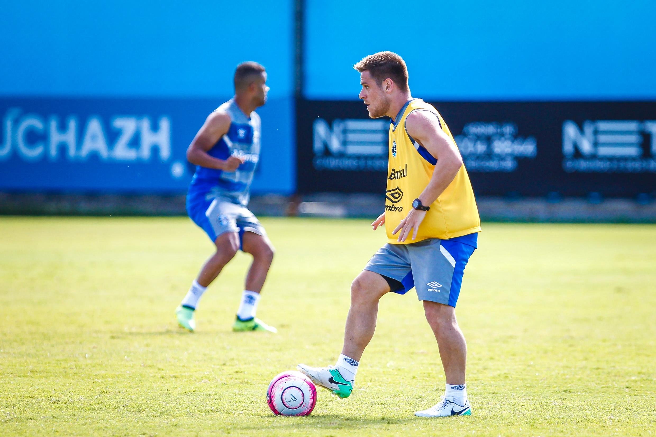 Renato ainda n&atilde;o deu ind&iacute;cios de qual escala&ccedil;&atilde;o mandar&aacute; a campo na estreia dos titulares, neste s&aacute;bado