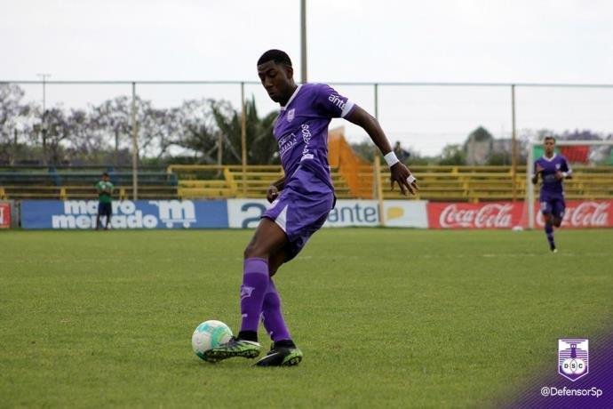 Jogador n&atilde;o renovou v&iacute;nculo com Defensor, clube com o qual tem contrato somente at&eacute; meio do ano
