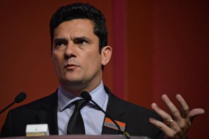 Moro diz que uso de algemas em r&eacute;us da Lava Jato n&atilde;o dever&aacute; se repetir