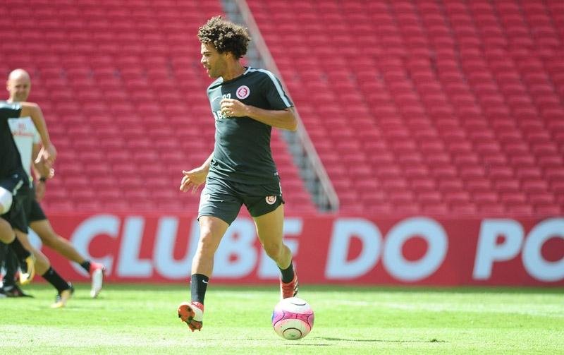 De volta a equipe, Camilo deve iniciar a partida