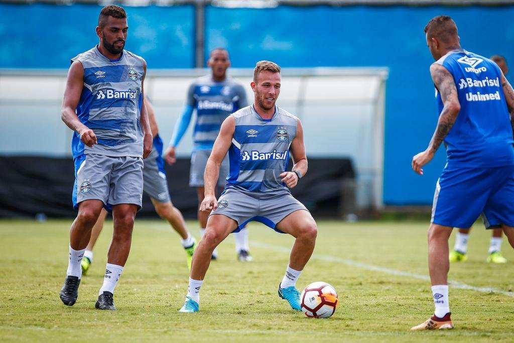 Romildo garante Arthur at&eacute; o fim do ano no Gr&ecirc;mio