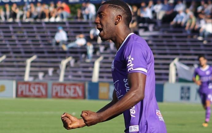 Gr&ecirc;mio ainda acerta detalhes para contar com o atacante uruguaio Gonzalo Carneiro