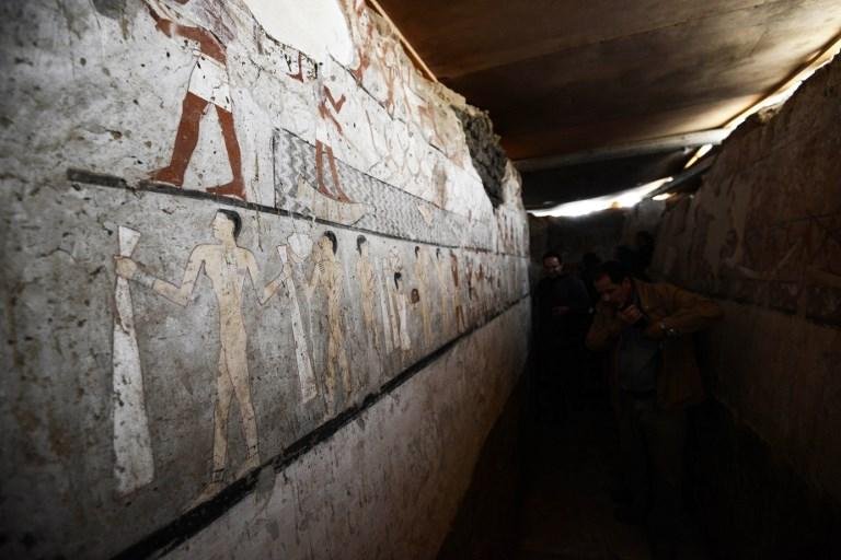 Descoberta foi realizada em cemit&eacute;rio pr&oacute;ximo &agrave;s pir&acirc;mides de Giz&eacute; por equipe de arque&oacute;logos eg&iacute;pcios