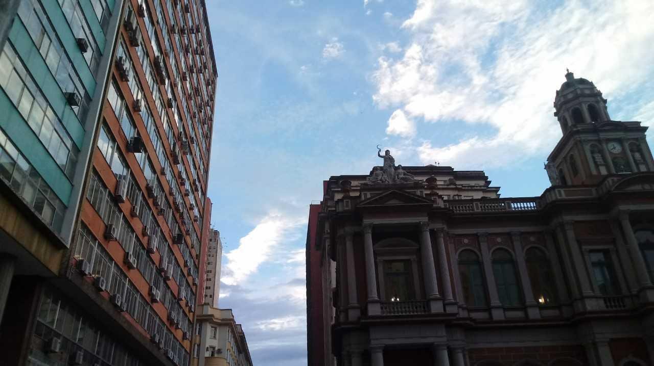 Porto Alegre ter&aacute; domigo de sol e nuvens