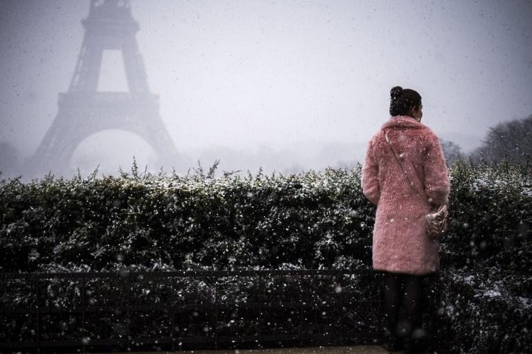 Torre Eiffel fechada por causa da neve
