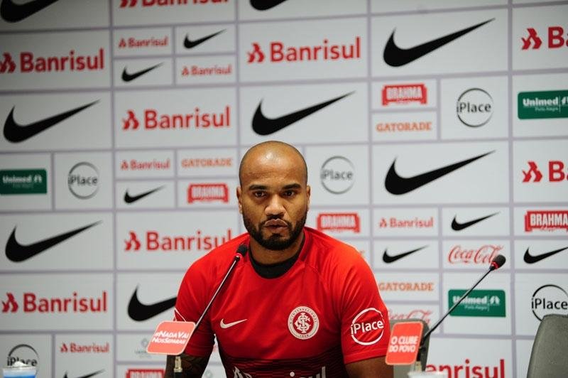 Rodrigo Moledo foi apresentado como novo refor&ccedil;o