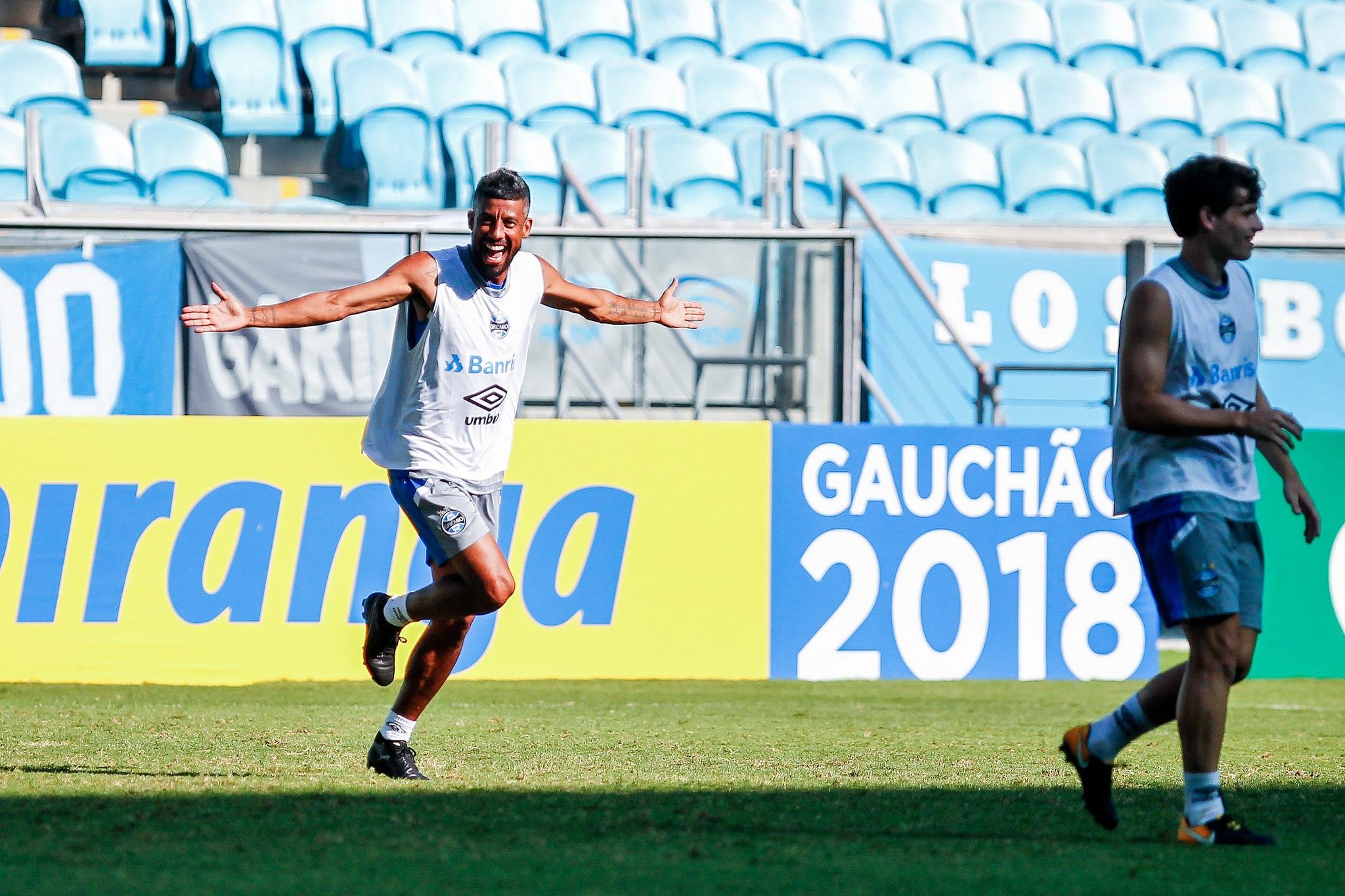 Leo Moura deve come&ccedil;ar como titular
