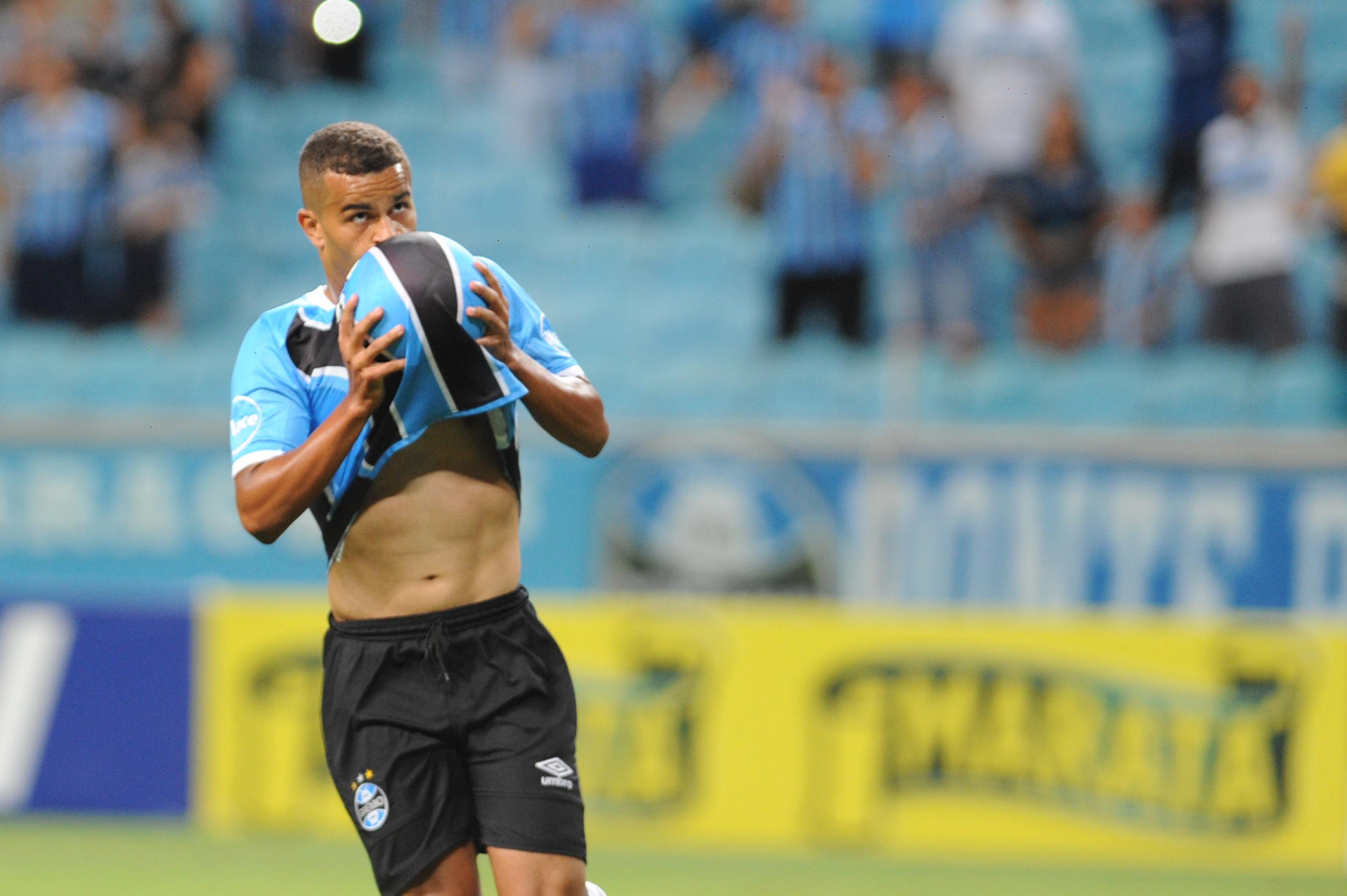 Tricolor se recuperou de primeiro tempo ruim e aplicou 2 a 1 na segunda etapa