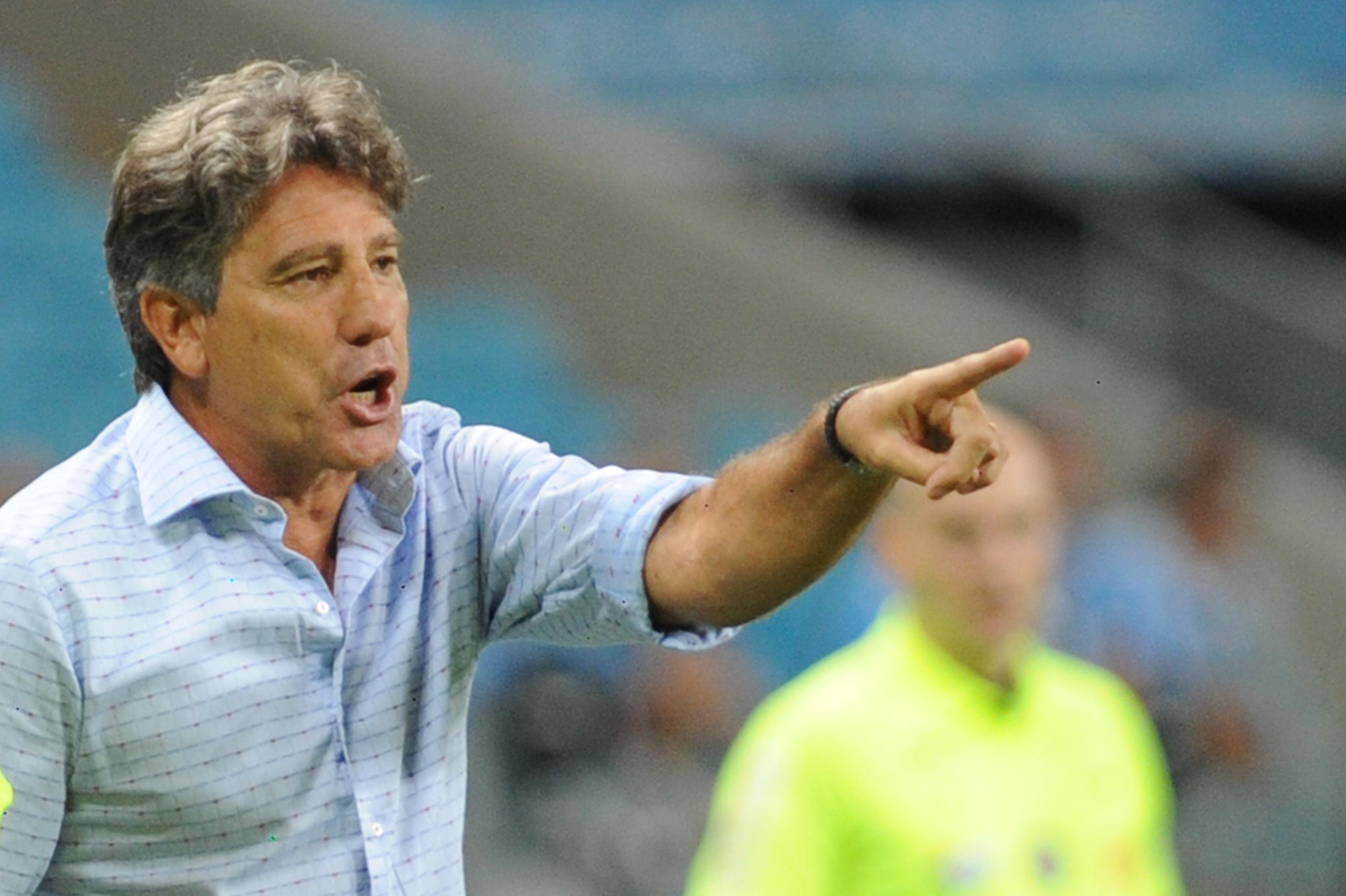 T&eacute;cnico reclama que Gr&ecirc;mio foi "punido" por jogar Mundial, mas refor&ccedil;a que time avan&ccedil;a no Gauch&atilde;o