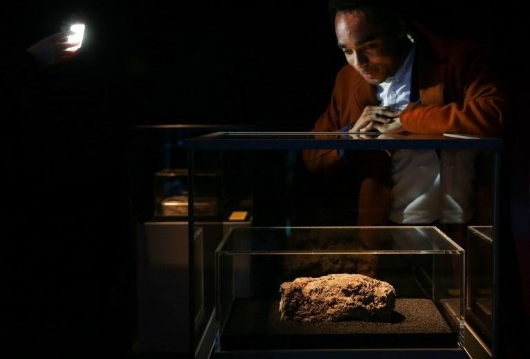 Curiosos poder&atilde;o admirar em um museu de Londres um "banco de gordura" que obstru&iacute;a a rede de esgoto