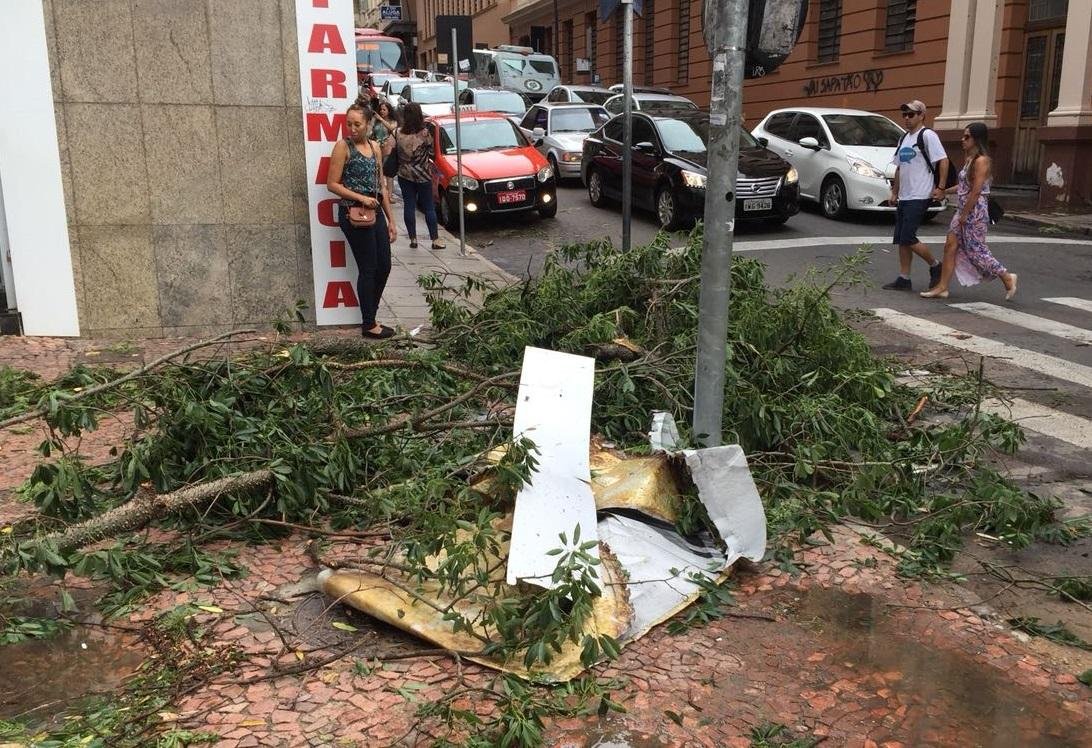 Problemas s&atilde;o registrados ap&oacute;s temporal que atingiu zona Norte e Centro da Capital