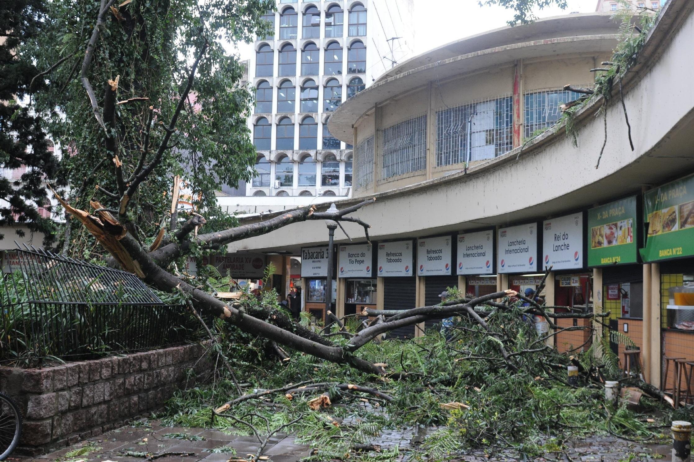Temporal atingiu Porto Alegre na sexta