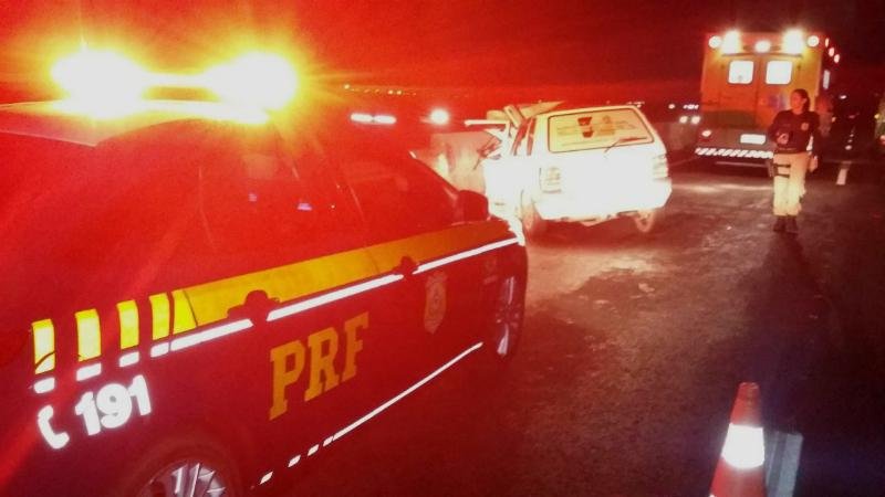 Motorista de 34 anos colidiu o Fiat Uno que dirigia na cabeceira de uma ponte