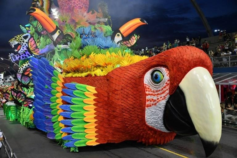 Tom Maior fecha a primeira noite de desfiles de SP