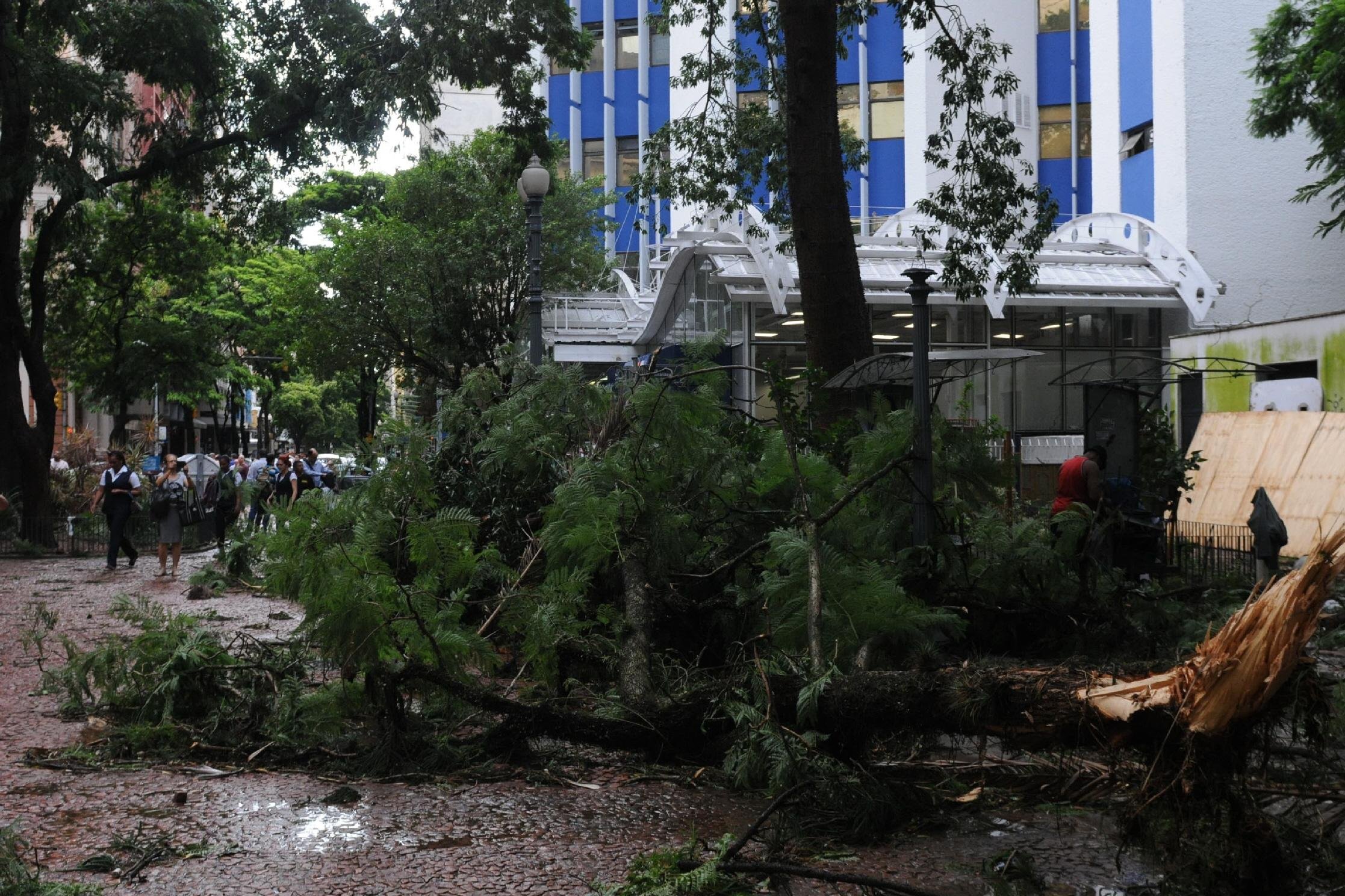 Um forte temporal atingiu a Capital na tarde desta sexta
