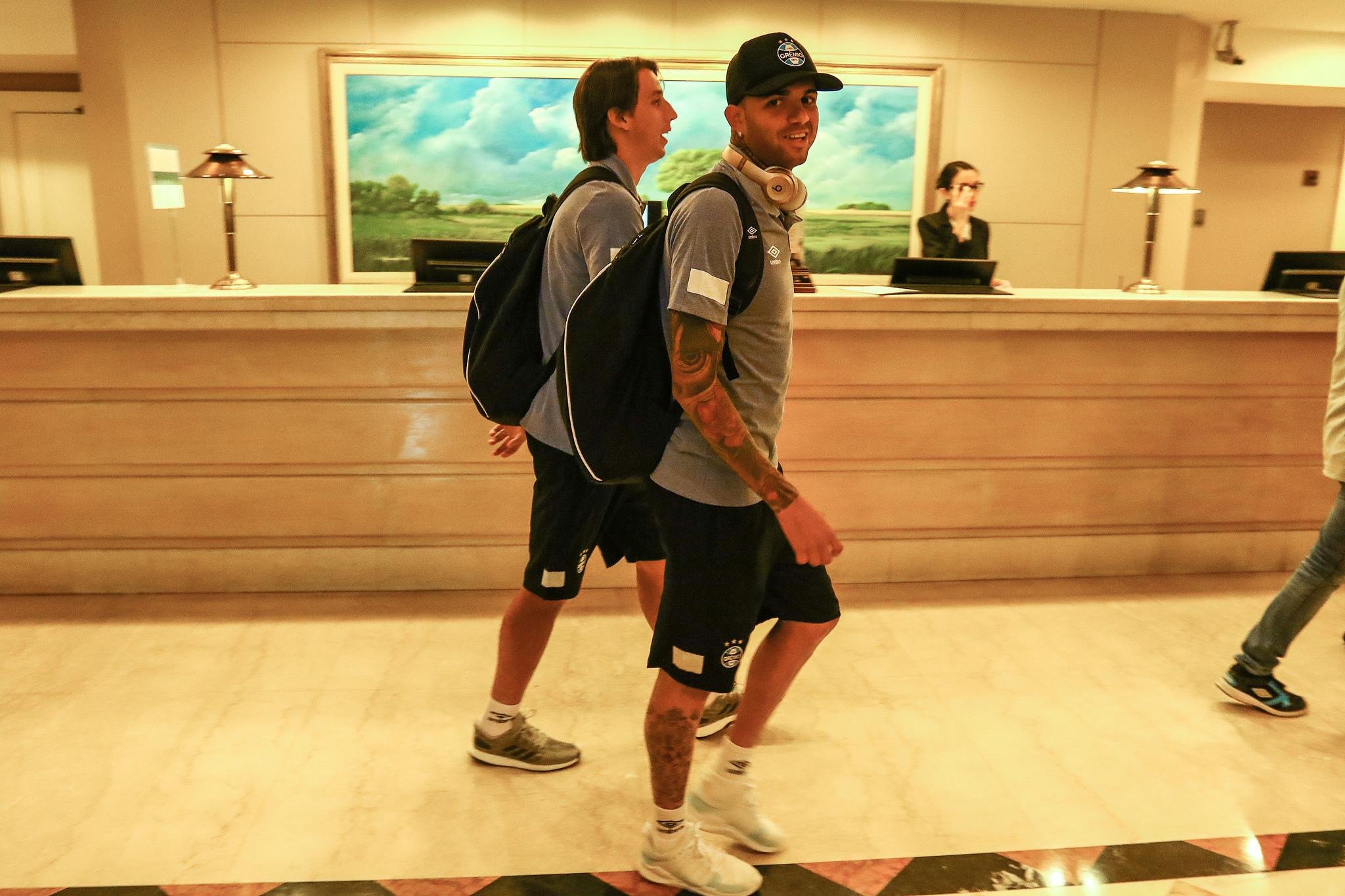 Gr&ecirc;mio j&aacute; desembarcou na Argentina para semifinal da Recopa Sul-Americana