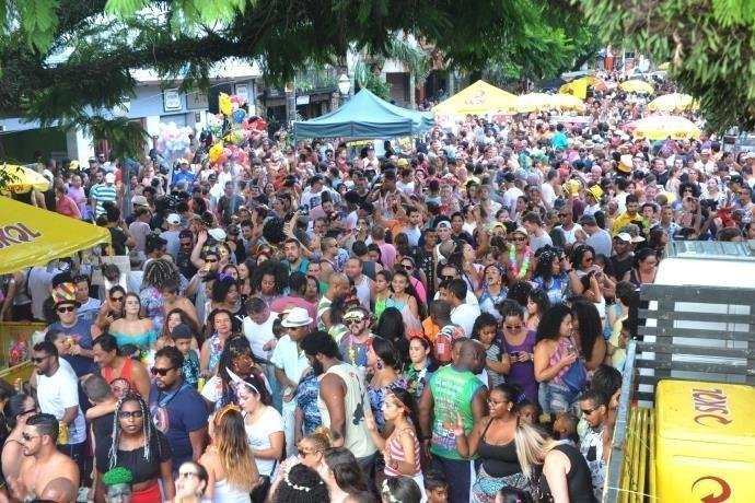 Carnaval de rua anima Porto Alegre nesta ter&ccedil;a-feira