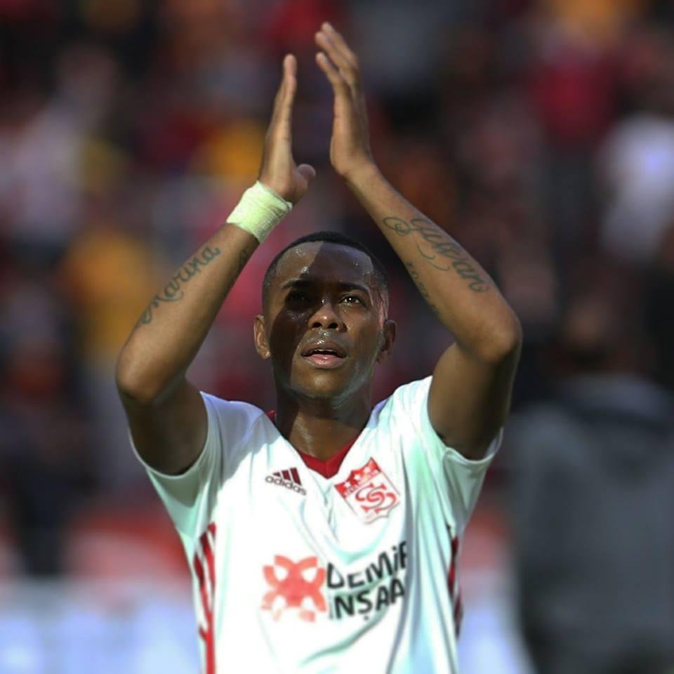 Robinho marcou de falta pelo Sivasspor 