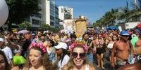 Blocos arrastam multidões pelas ruas do Rio de Janeiro