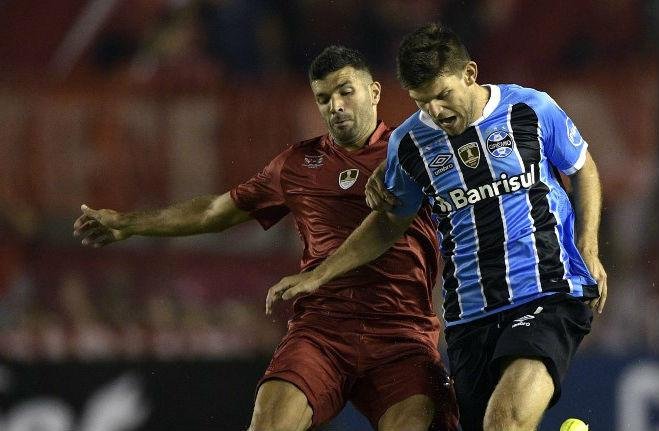 Gr&ecirc;mio encara o Independiente em Avellaneda