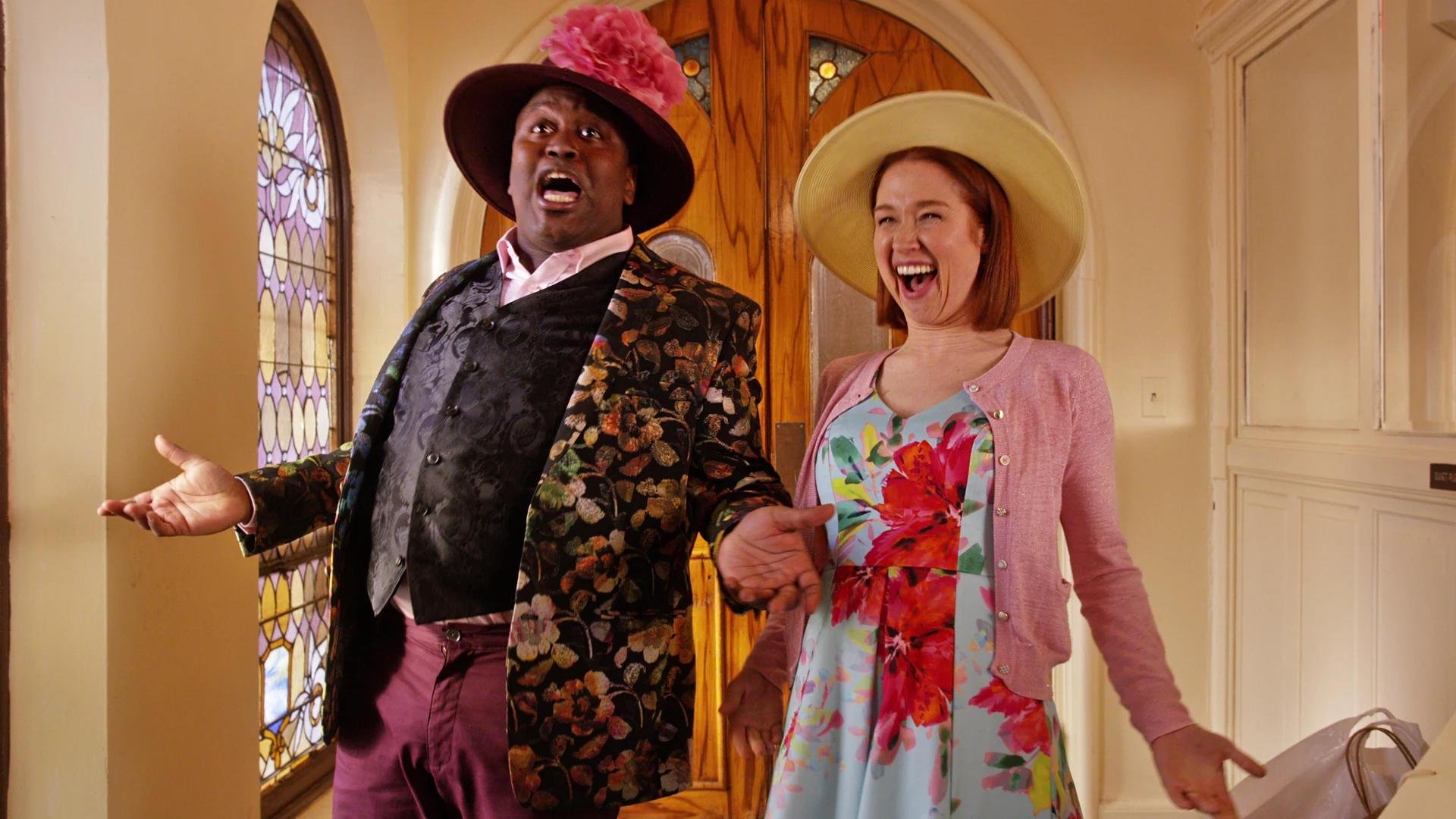Tituss Burgess e Ellie Kemper protagonizam o seriado