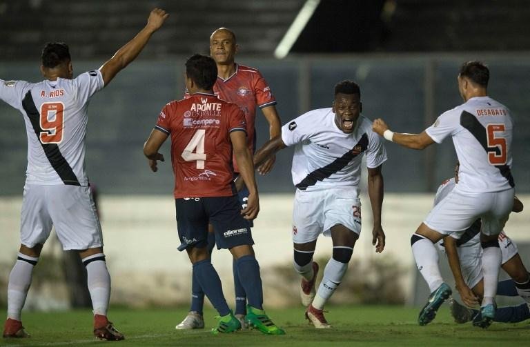 Paul&atilde;o marcou o primeiro gol da goleada do Vasco