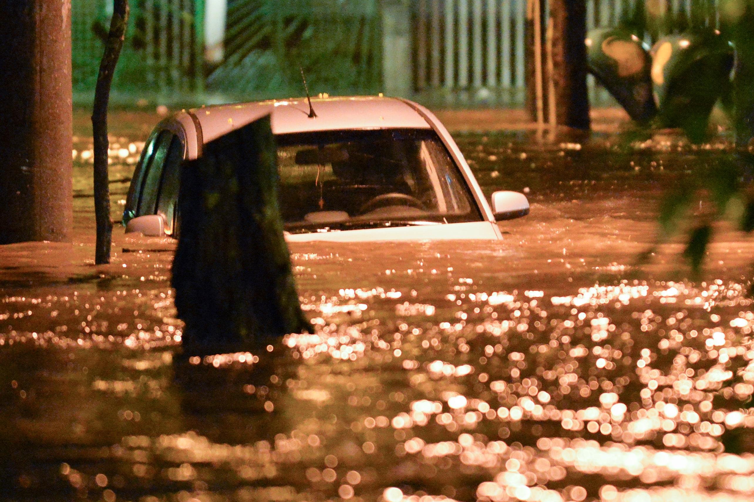 Temporal no Rio deixa tr&ecirc;s mortos e derruba trecho da ciclovia