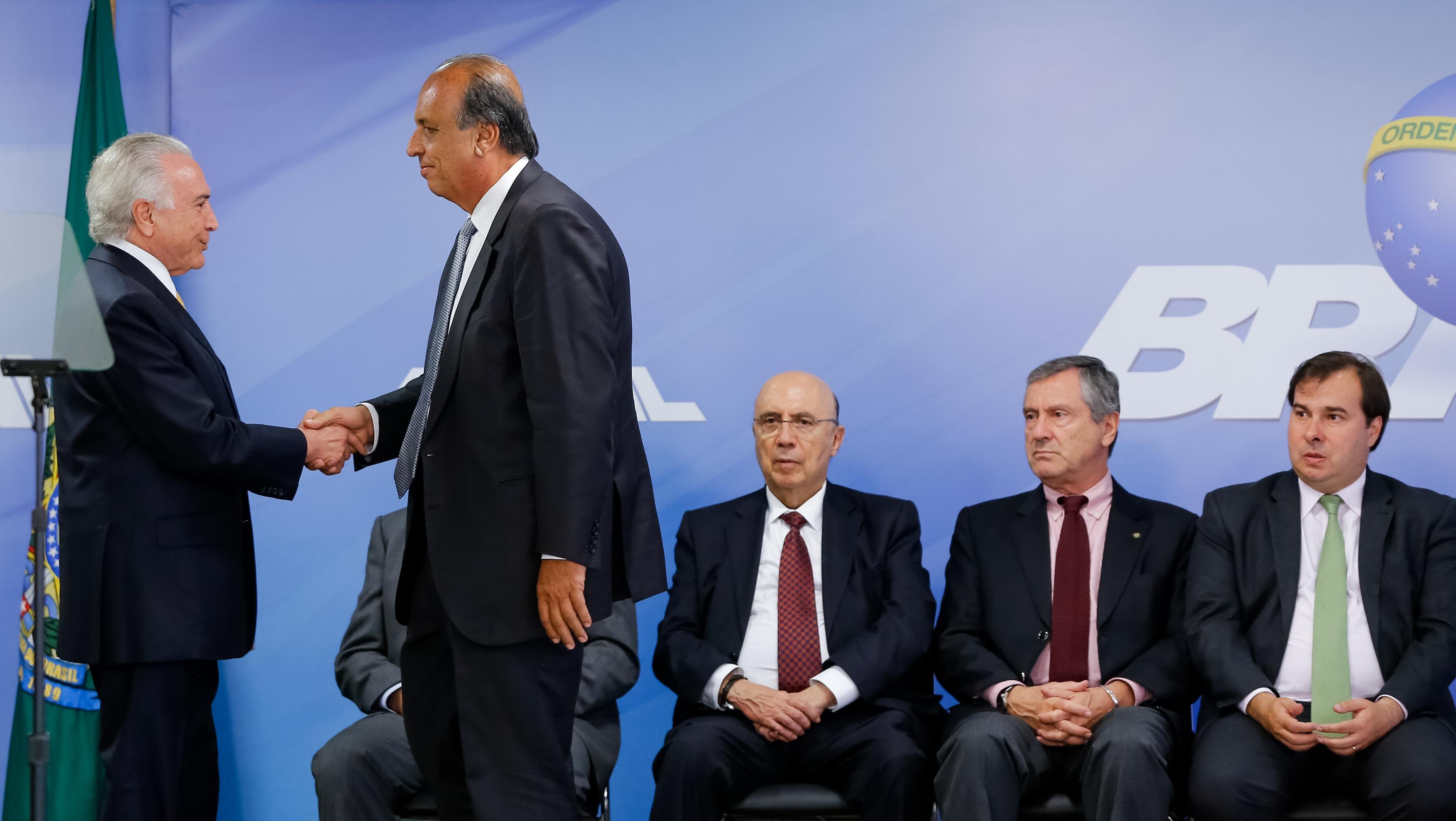 Michel Temer e o governador do Rio est&atilde;o reunidos neste s&aacute;bado para discutir interven&ccedil;&atilde;o