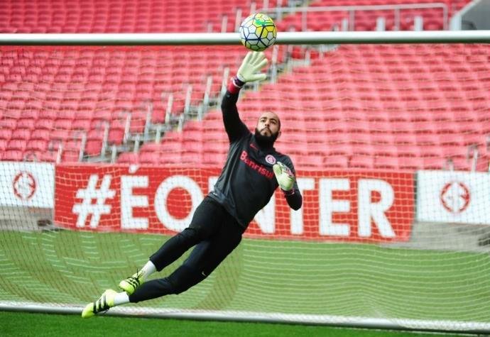 Danilo Fernandes est&aacute; fora dos gramados por 20 dias