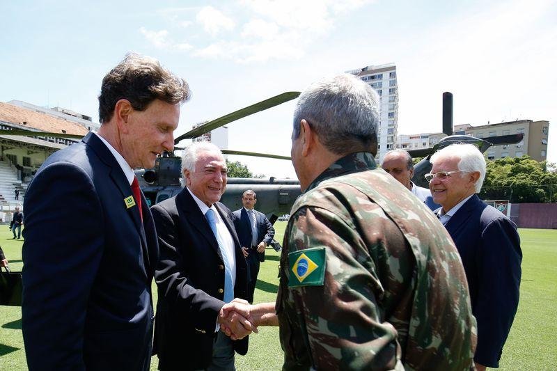 Ausente durante crise na cidade, Crivella diz que viagem &agrave; Europa foi cansativa