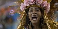Beija-Flor encerra desfile das campeãs de 2018 levando o público à avenida