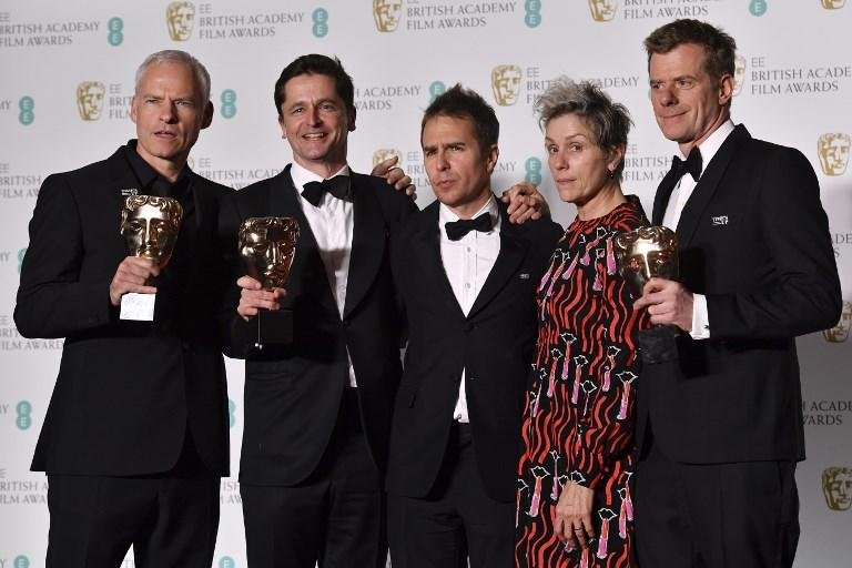 Produ&ccedil;&atilde;o e elenco de "Tr&ecirc;s An&uacute;ncios" comemoram vit&oacute;ria no Bafta 2018