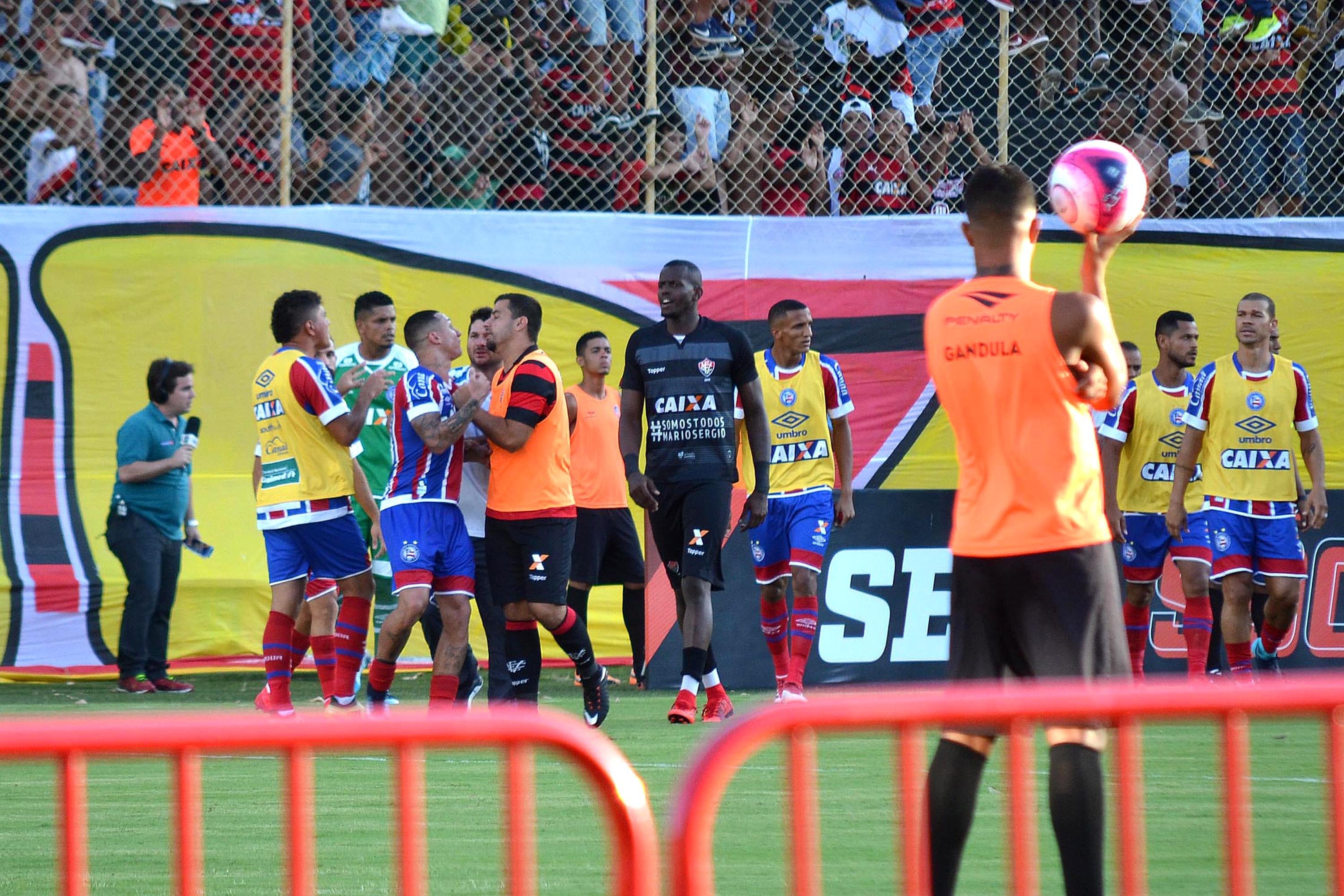 Cl&aacute;ssico Ba-Vi terminou em confus&atilde;o