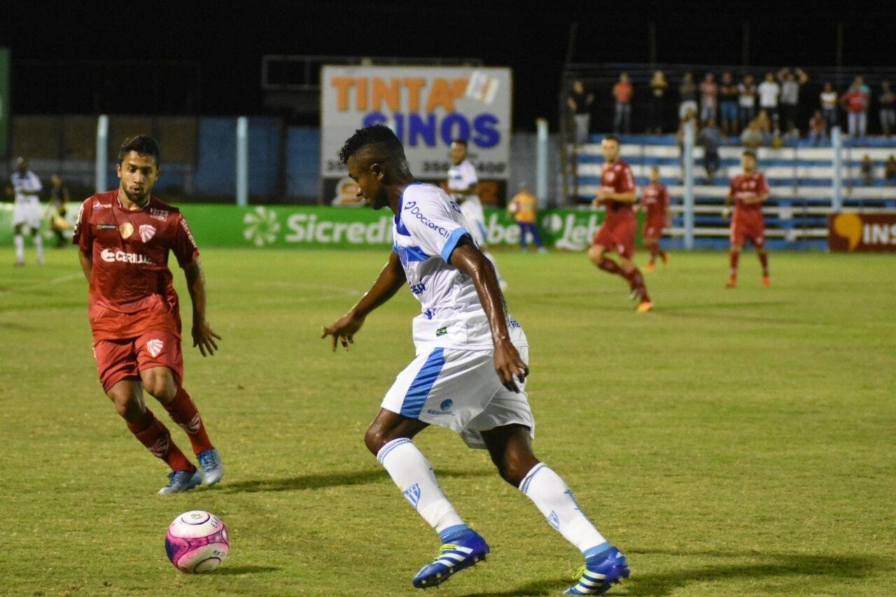 Vit&oacute;ria por 2 a 0 tirou atual campe&atilde;o do Gauch&atilde;o da zona do rebaixamento