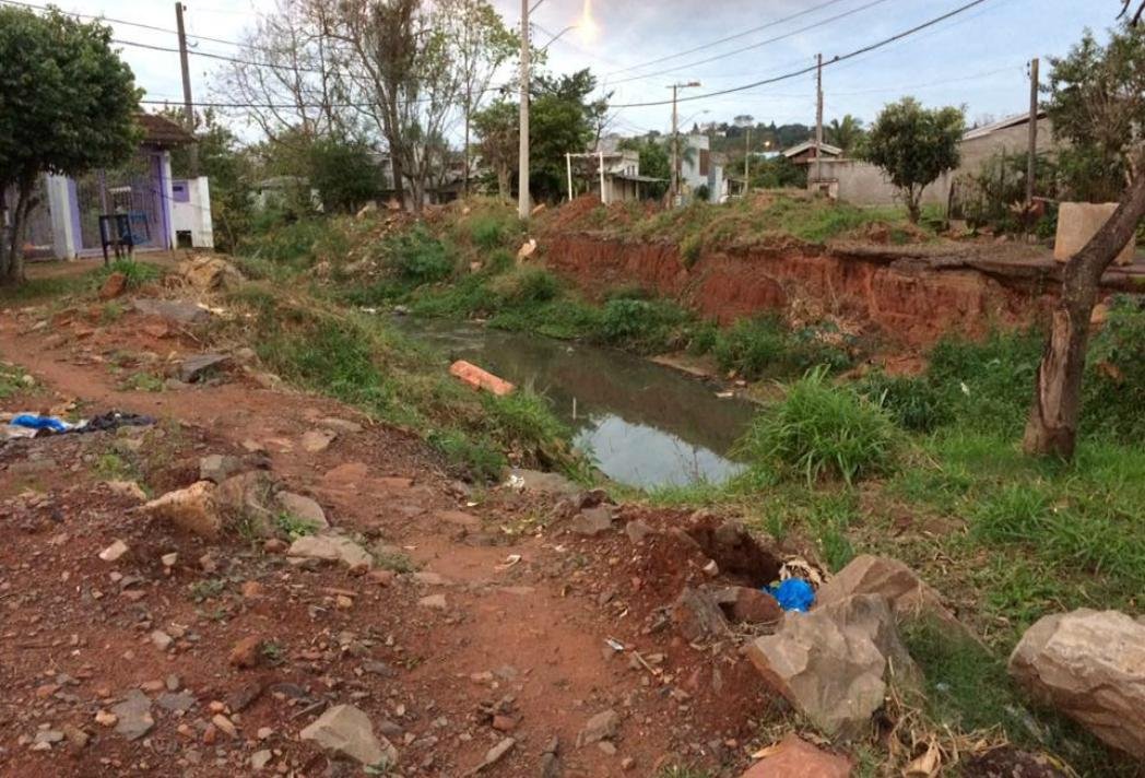O local faz divisa com o bairro S&atilde;o Jorge e foi afetado pelas chuvas de 2014, que destru&iacute;ram a travessia