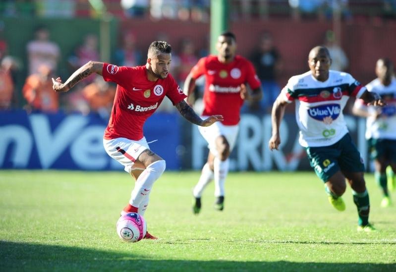 Melo cita clima dif&iacute;cil e pede ao Inter grande jogo para classificar contra Remo 