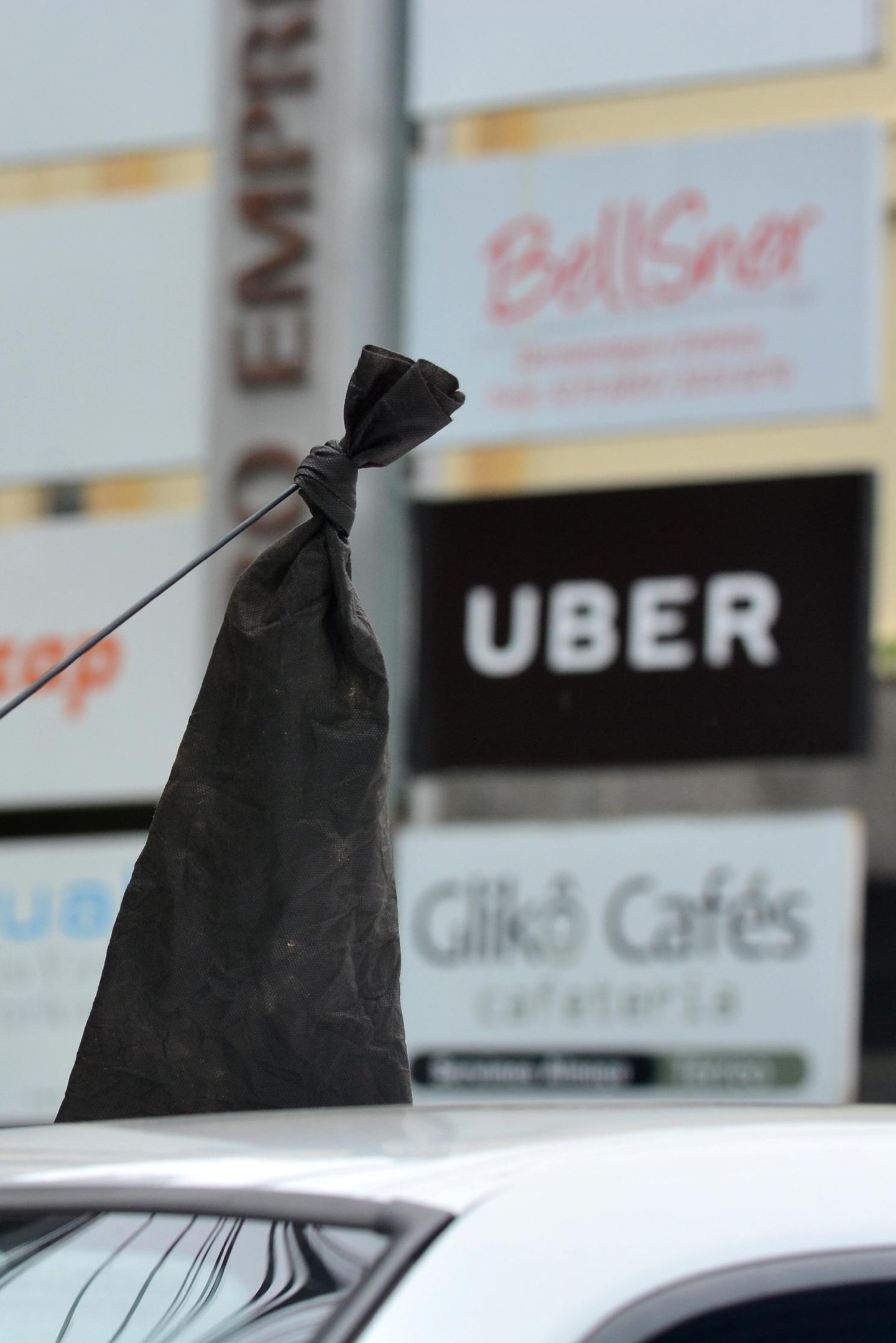 Motoristas dos aplicativos (Uber, Cabify e 99POP) realizaram um protesto pelas ruas de Porto Alegre