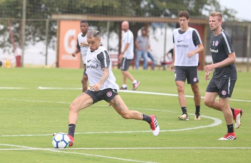 D&acute;Alessandro afirmou que gramado ruim n&atilde;o pode ser desculpa na Copa do Brasil